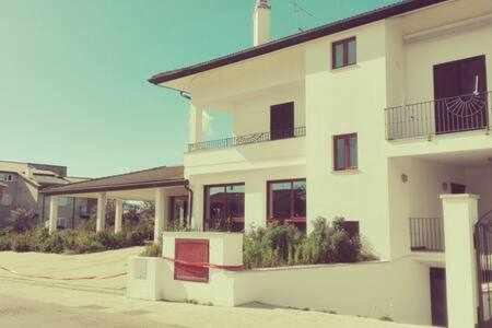 House White Apartments 아르바탁스 외부 사진